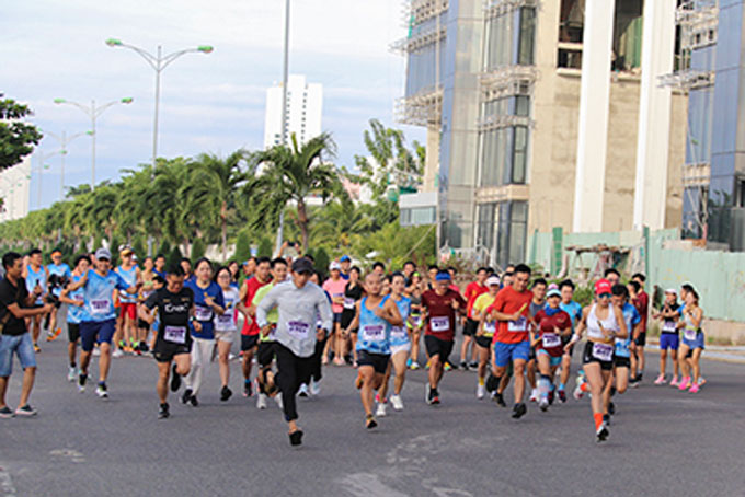 Runners warming up