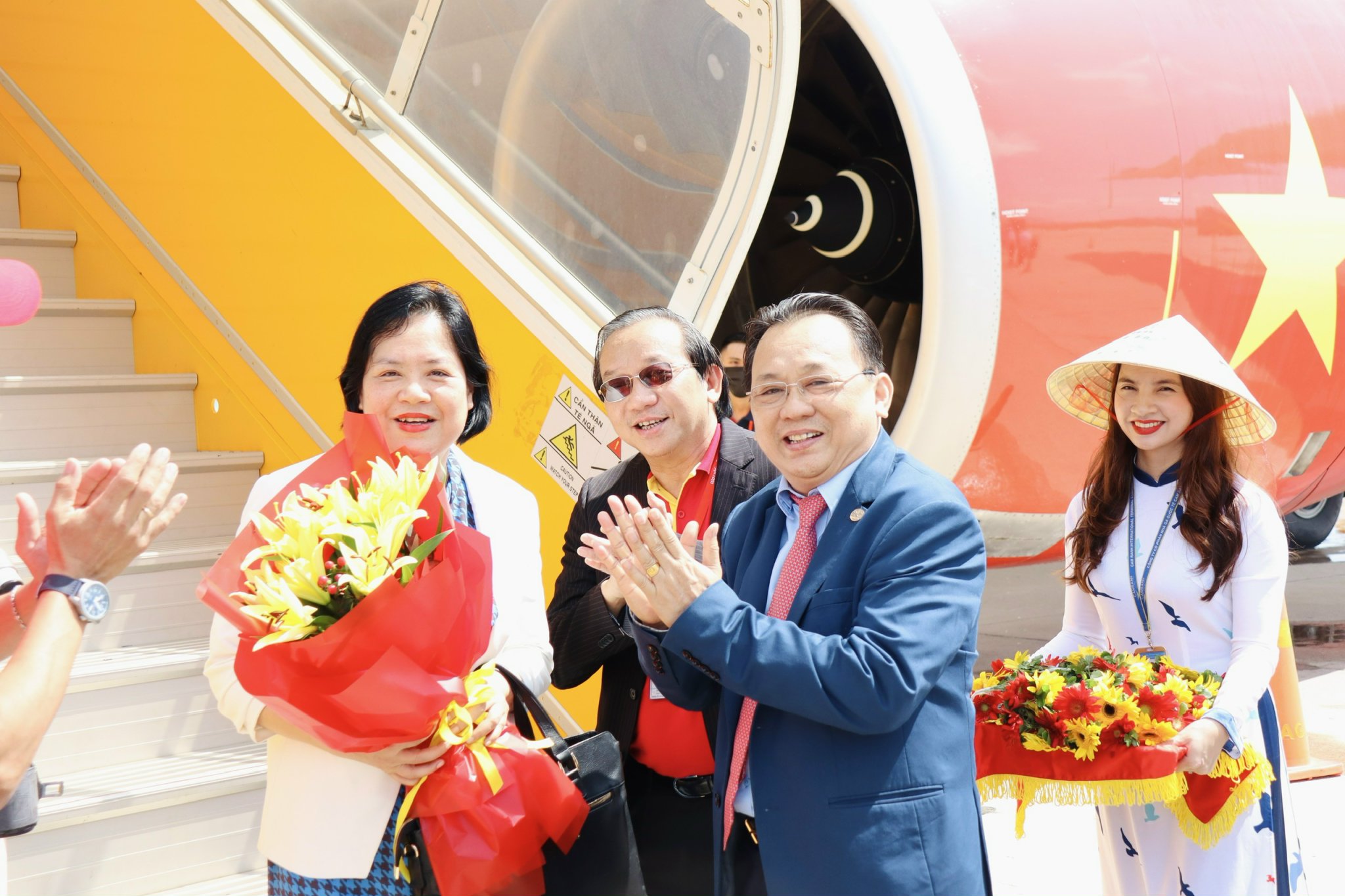 Inaugural flight from Kazakhstan to Khanh Hoa