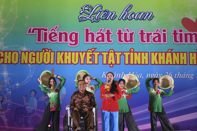 Music performance of Khanh Vinh District Association of People with Disabilities