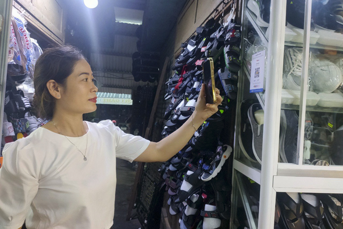 Cashless shopping at market