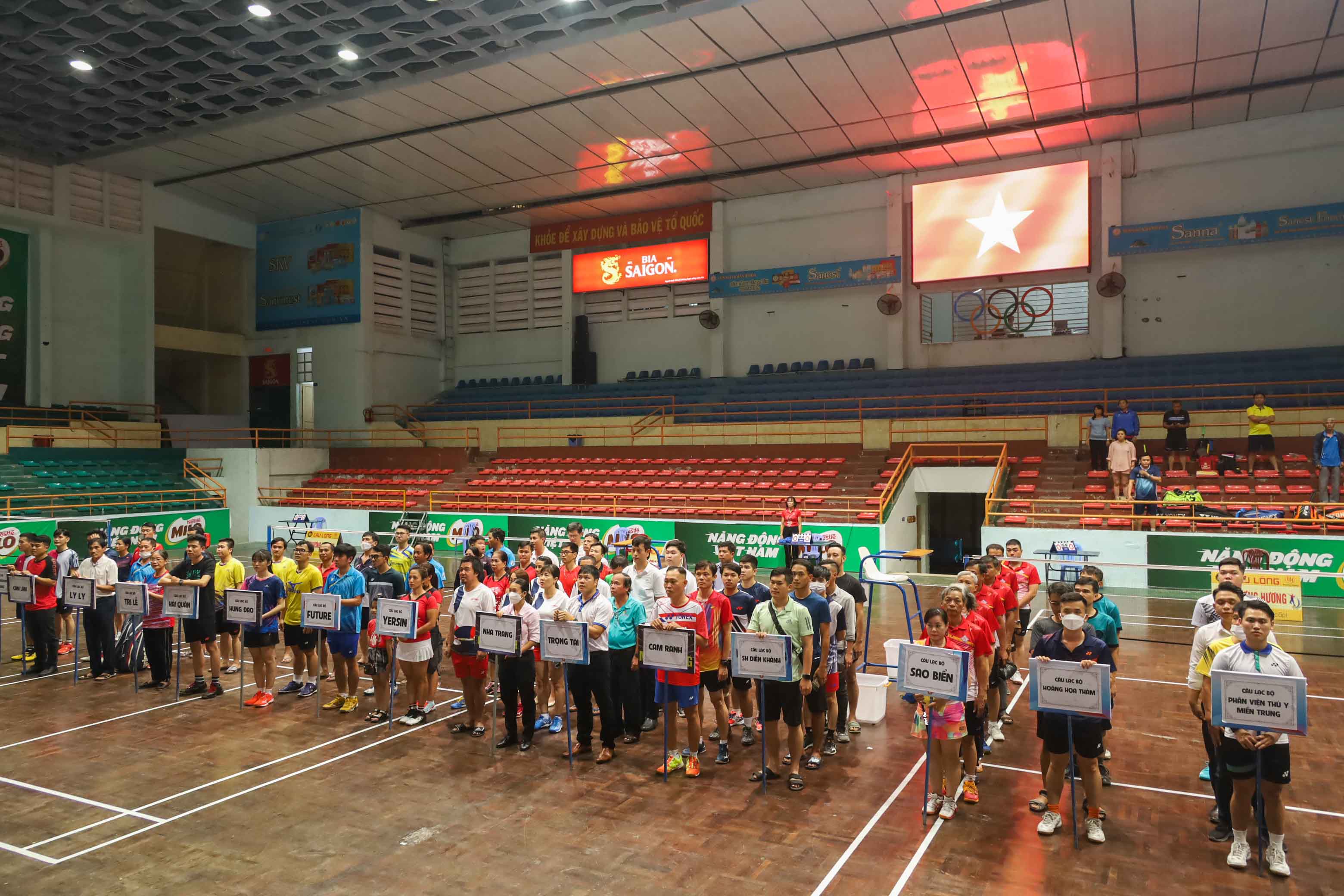 Khanh Hoa's 22nd badminton club tournament kicks off