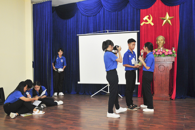 Enhancing teens' safe use of social media