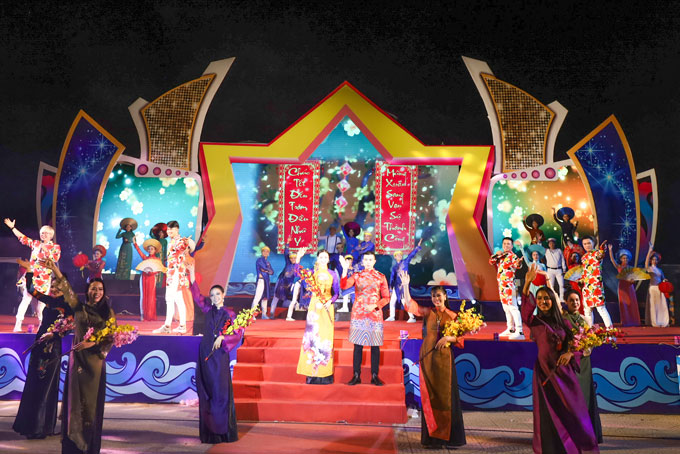 Agreeing on plan for 2023 New Year art shows