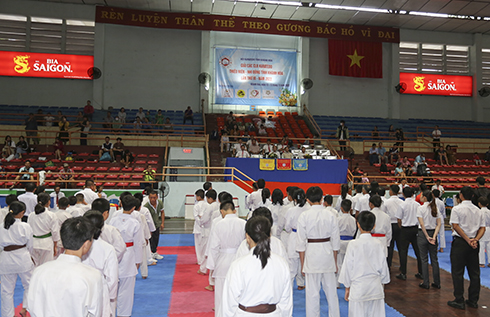 196 players join Khanh Hoa's karate club tournament for teenagers and children