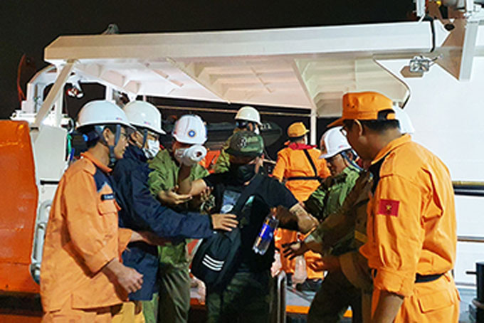 Filipino crew on bulk carrier rescued