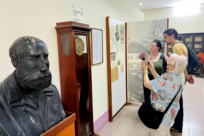 French tourists visiting A.Yersin Museum