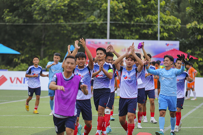 Bac Ninh Sports University celebrating victory