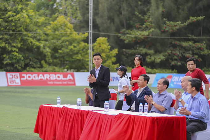 Representatives of Khanh Hoa Province’s units and departments at the closing ceremony