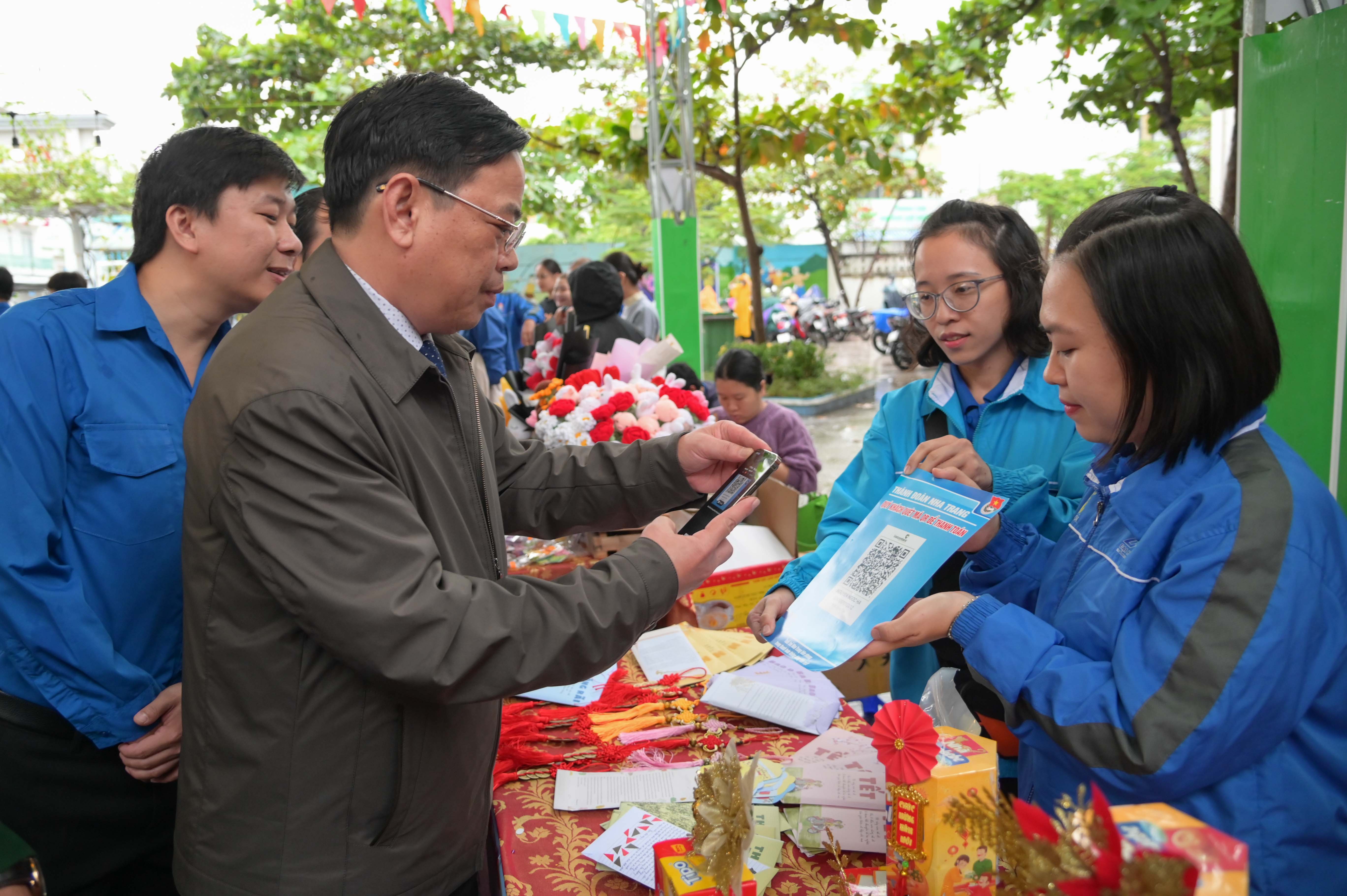 Non-cash payment applied at the market