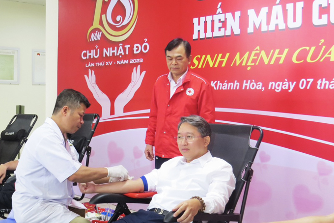 More than 700 people join blood donation "Red Sunday"