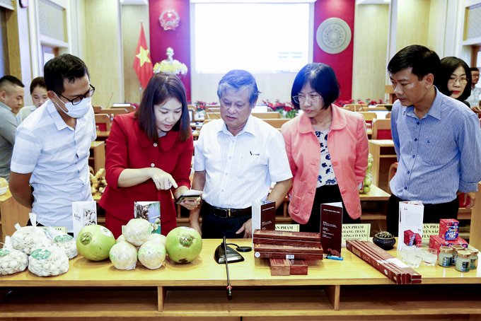 Provincial OCOP Council evaluateing products in 2022