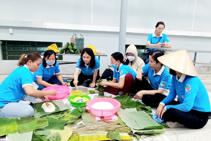 Sticky Rice Cake Day for the disadvantaged