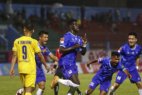 Khanh Hoa FC players celebrating after scoring