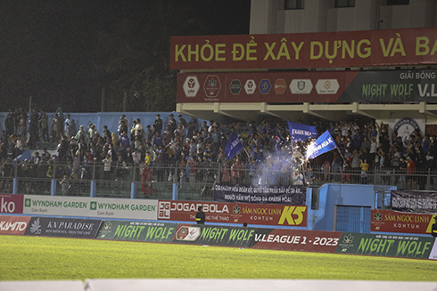 Happiness of the supporters of Khanh Hoa FC 