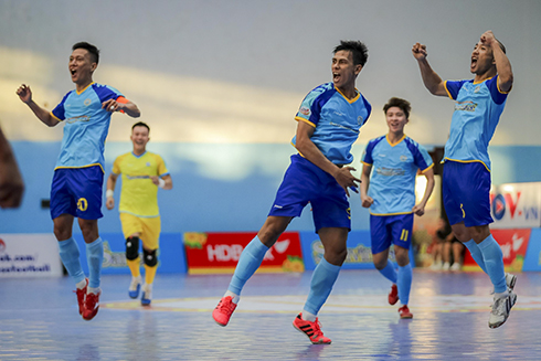 Sanvinest Khanh Hoa players celebrating their goal