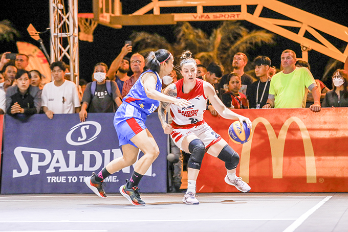 Rohto Saigon Heat and Discovery compete in women’s final.