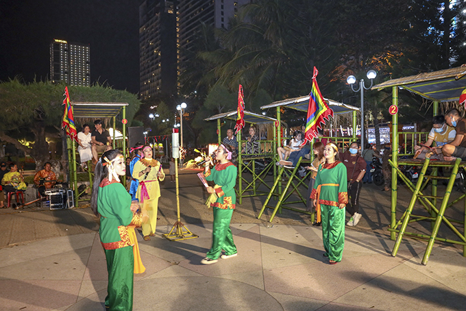 Bai Choi game played near 2-4 Square 