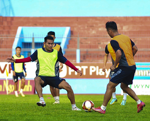 Khanh Hoa FC practicing for their match at National Cup 2023 (source: khanhhoafc)