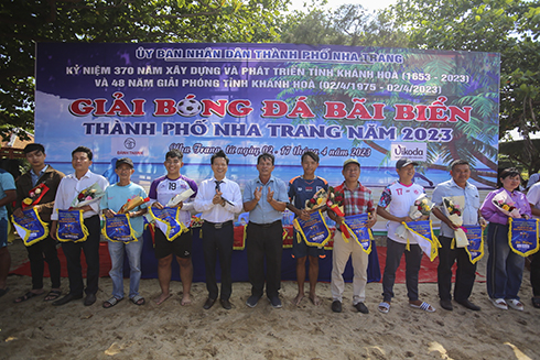 Organization board offering souvenir flags to teams