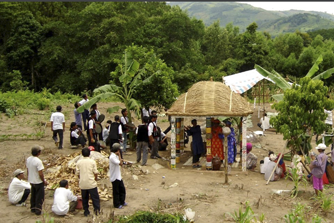 Raglai people are performing Grave-Leaving Ceremony (source: Khanh Hoa Monument Preservation Center)